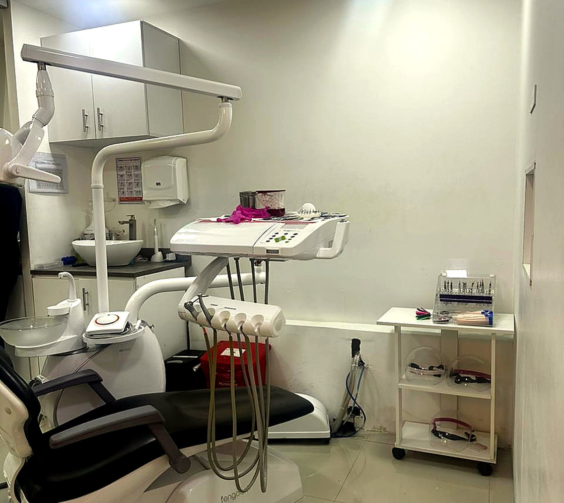 Unidad odontológica equipada para atención clínica